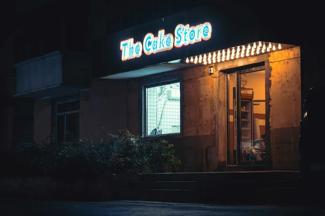 门店门头招牌与亚克力发光字安装:上海广告设计中的常见技术问题解析正文配图 2